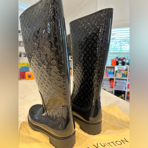 Louis Vuitton Rain boots size 39.
Never worn BRAND NEW - Picture 1 of 3